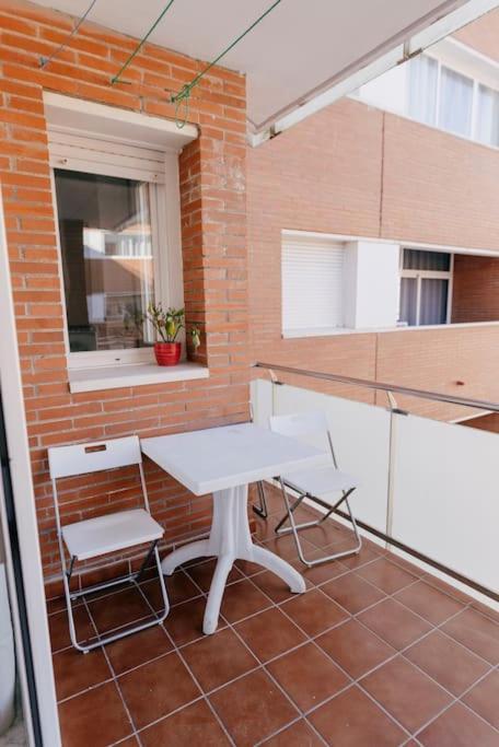 2 Bedroom Terrace & Pool Appartement *