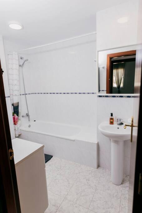 2 Bedroom Terrace & Pool Apartamento